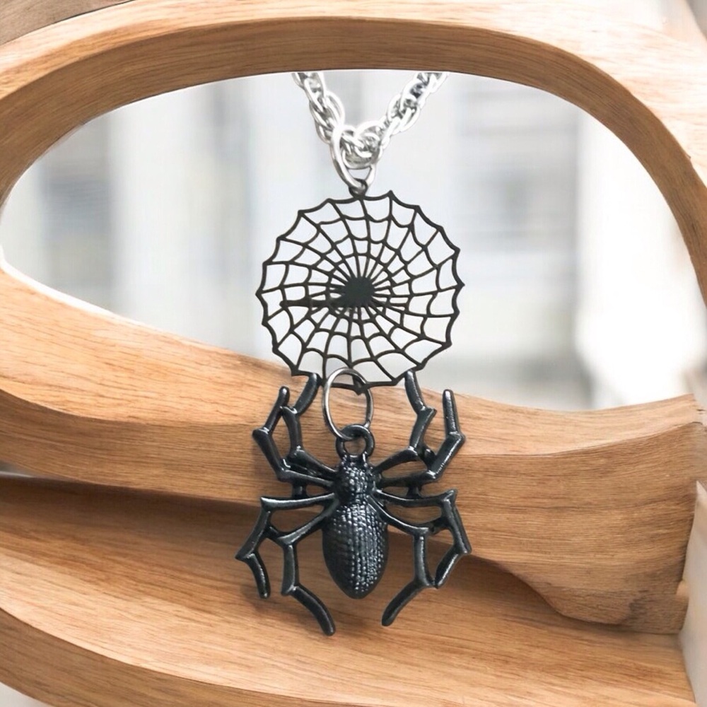 🆕 3D Spider and Web Pendant Necklace Stainless Steel